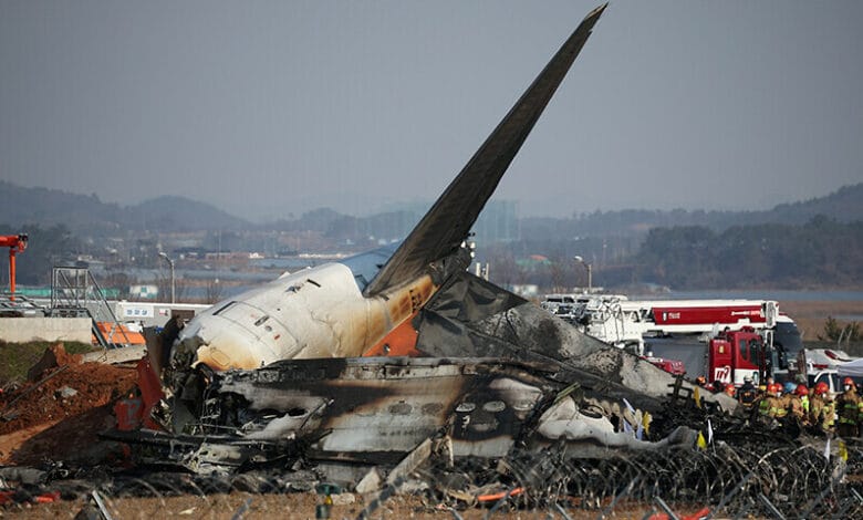 جنوبی کوریا:طیارے میں لینڈنگ کے دوران آتشزدگی، 174 ہلاک 1 Passenger plane crashes during landing in South Korea 85 killed
