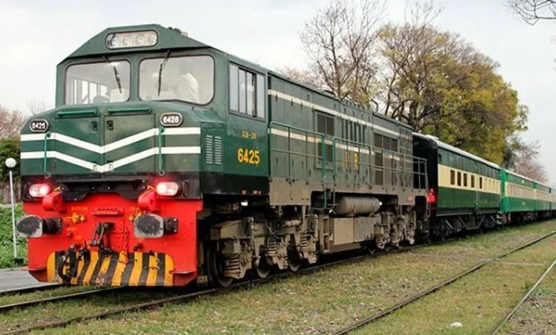 شالیمار ایکسپریس کو شاہدرہ پل پر حادثہ 1 182392 034822 fullstory