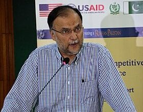دفاع کے ساتھ مضبوط معیشت بھی ضروری ہے: احسن اقبال