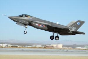ایران: جنگی جہاز F-35 گرانے کا پھر دعویٰ کر دیا 2 جنگی جہاز F-35