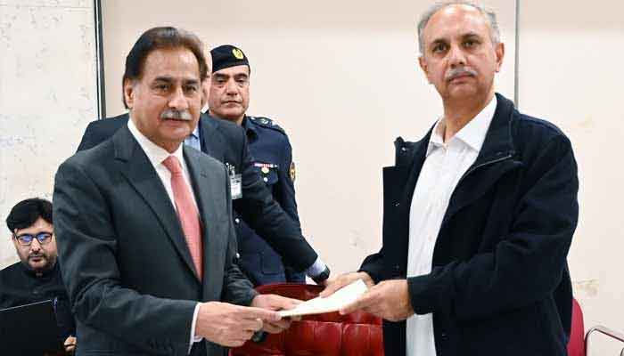 مذاکراتی کمیٹی برقرار رہے گی: ایاز صادق 1 مطالبات