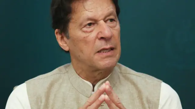 عمران خان: آج تیسرا خط آرمی چیف کو بھجوانے کا فیصلہ 1 عمران خان کا پیغام، وقت آگیا کھڑے ہوجائیں، علیمہ خان