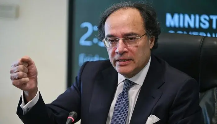 بجٹ میں ملازمین پر بوجھ کم کرنے کا سوچیں گے، محمد اورنگزیب 1 1375975 8967436 au updates