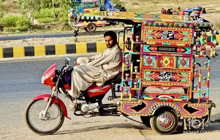 چنگ چی / لوڈر رکشہ: بغیر ہیلمٹ آئے گی شامت 1 1920826 1357745632