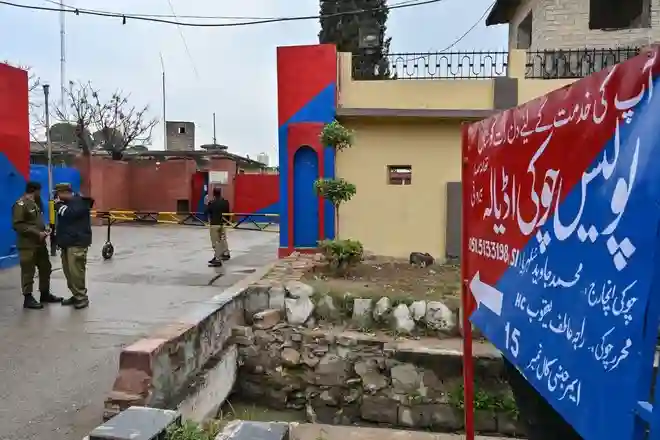 راولپنڈی:اڈیالہ جیل کے اطراف سیکیورٹی ہائی الرٹ 1 2015936 521280351