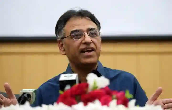 مسائل حل نہ کیے تو ملک کو سنگین خطرات لاحق ہوں گے: اسد عمر 1 2122470 2094318250