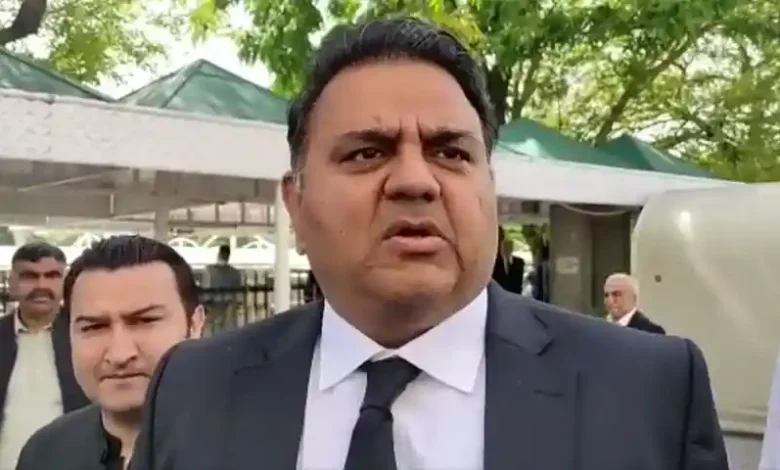فواد چوہدری: صلح ہونے کا دعویٰ، شعیب شاہین کا انکار 1 fawad ch 1