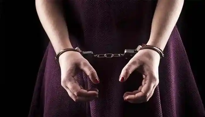 لاہور: برقعہ پوش 3 مرد خواتین کو ہراساں کرتے گرفتار 1 grftarrrrrrrrrr