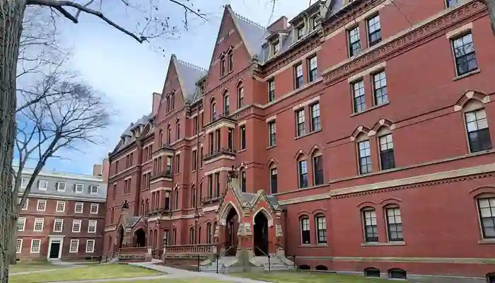 ہارورڈ یونیورسٹی: مفت تعلیم کا تاریخی اعلان 1 1243513 436891 Harvard university updates