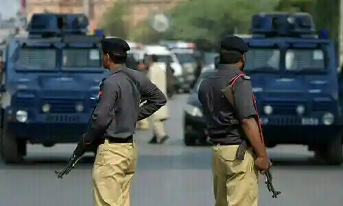 کراچی:دفعہ 144 نافذ، جلسے، جلوس پر پابندی عائد 1 کچھی:فورسز کا آپریشن،