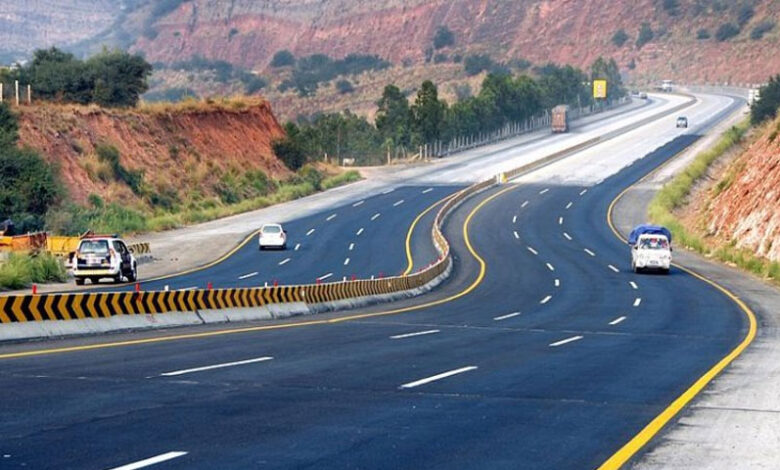 اسلام آباد: موٹروے پولیس کی گاڑی پر حملہ 1 Mansehra Motorway