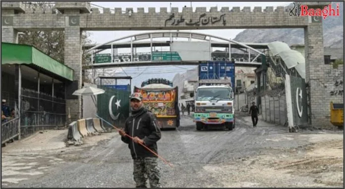 طورخم باڈر پر کشیدگی برقرار 1 Torkham gate 696x382 1