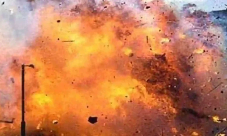 پشاور:مسجد کے باہر دھماکا،مفتی منیر شاکر زخمی 1 pakistan 31285221
