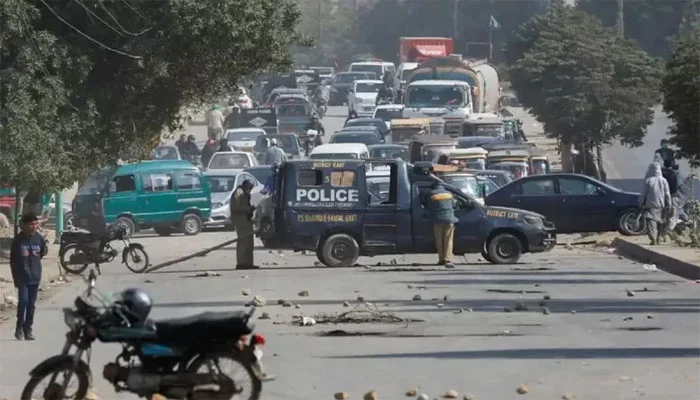 وکلا نے سندھ پنجاب بارڈر کموں شہید کو بند کر دیا 1 1463946 1519986 Protest against Canalas updates