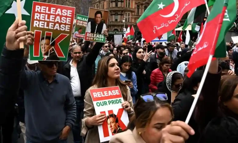 پشاور: عمران خان کی رہائی کا احتجاجی کیمپ جلانے کا مقدمہ درج 1 بانی پی ٹی آئی احتجاج کا اعلان کردیا