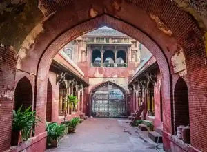 از <a href="//commons.wikimedia.org/wiki/User:Muh.Ashar" title="User:Muh.Ashar">Muhammad Ashar</a> - <span class="int-own-work" lang="ur">ذاتی کام</span>، <a href="https://creativecommons.org/licenses/by-sa/3.0" title="Creative Commons Attribution-Share Alike 3.0">CC BY-SA 3.0</a>، <a href="https://commons.wikimedia.org/w/index.php?curid=35248921">ربط</a> اُچے برج لاہور دے
