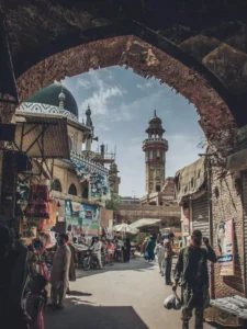 اُچے برج لاہور دے! اندرون شہر کا دہلی دروازہ 4 Flowing Life at Chitta Gate