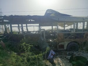خضدار سکول بس میں دھماکہ 4 بچے جاں بحق 1 خضدار میں سکول بس پر دہشت گرد حملے کی 2 طالبات شہید