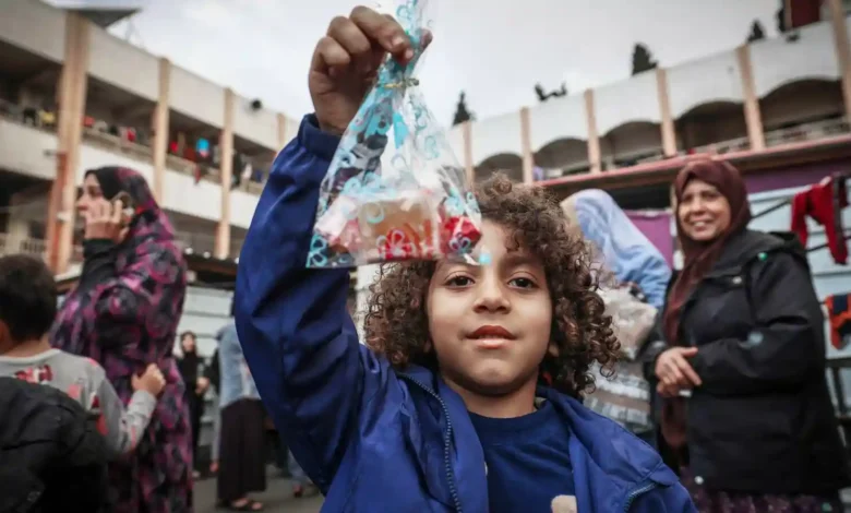فلسطینی بچے: ملبے پر عید کی خوشیاں مناتے رہے 1 فلسطینی بچے
