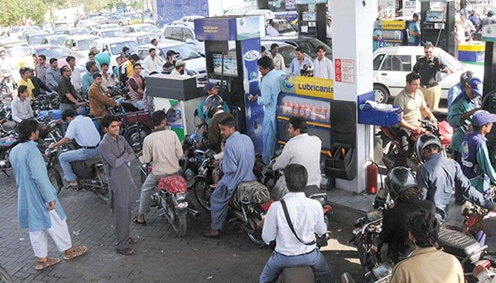 پیٹرولیم مصنوعات کی قیمتیں بڑھنے کا خدشہ 1 پیٹرولیم مصنوعات کی قیمتیں