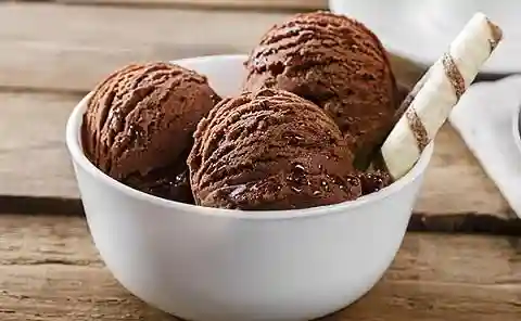 آئس کریم میں چھپکلی،7 سالہ بچہ ہسپتال 1 آئس کریم میں چھپکلی