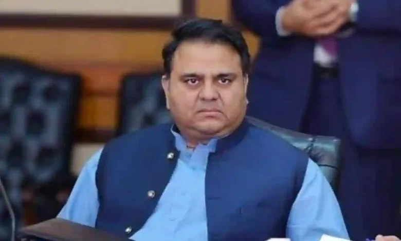 فواد چوہدری: وارنٹ گرفتاری جاری 1 وارنٹ جاری: