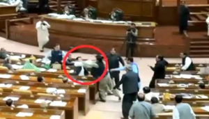 اپوزیشن رکن نے حکومتی رکن کو تھپڑ
