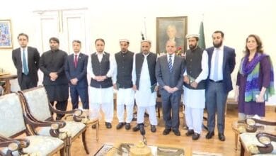 وزیر اعظم شہباز شریف سے غذر میں گلوف کی پیشگی اطلاع دے کر سینکڑوں جانیں بچانے والے تین چرواہوں کی ملاقات، بہادری اور فرض شناسی کی ستائش 7 WhatsApp Image 2025 08 25 at 10.04.47 PM