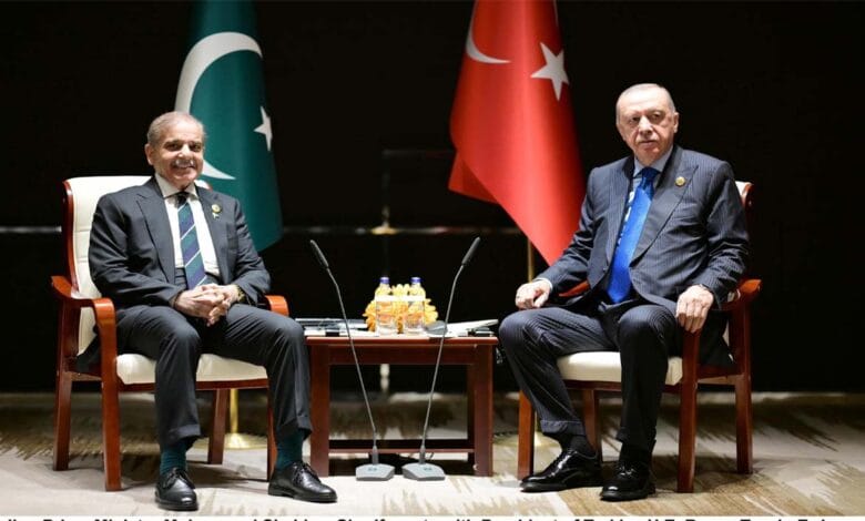 وزیراعظم شہباز شریف کی ترک صدر سے ملاقات،دوطرفہ تعلقات مزید مستحکم بنانے پر اتفاق 1 وزیراعظم شہباز شریف کی ترک صدر سے ملاقات