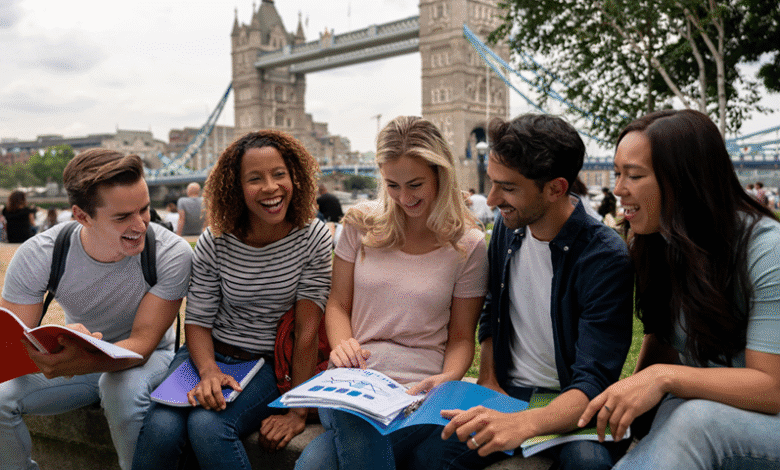 برطانوی ویزہ ختم ہونے پر غیرقانونی مقیم طلبا کو ملک بدر کرنے کا اعلان 1 برطانیہ کا ویزہ ختم ہونے پر غیرقانونی مقیم طلبا کو ملک بدر کرنے کا اعلان