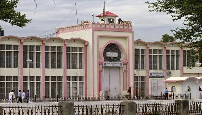 عمران خان کو اڈیالہ جیل سے منتقل کرنے پر غور 1 امراض قلب