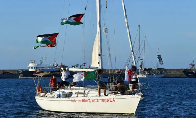 گلوبل صمود فلوٹیلا کے گرفتار کارکنان نے اسرائیلی وزیر کے سامنے بلند نعرے لگادیے 1 گلوبل صمود فلوٹیلا