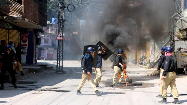 راولپنڈی میں 65 ٹی ایل پی کارکن گرفتار 1 نوشکی